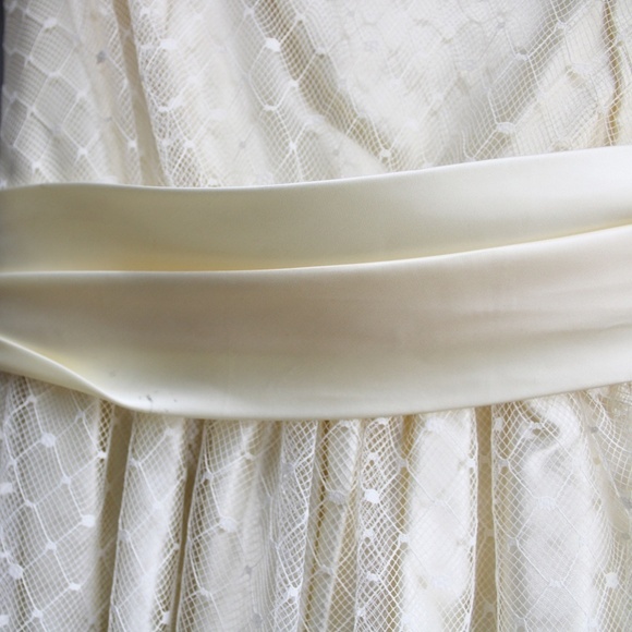 Elegant Cream Lace Dress - Picture 5 of 15